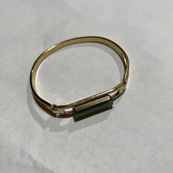Avon Vintage 1978 Gold-Tone Green Faux Treasured Jade Bar Hinged Bracelet 2.2” - Picture 6 of 12